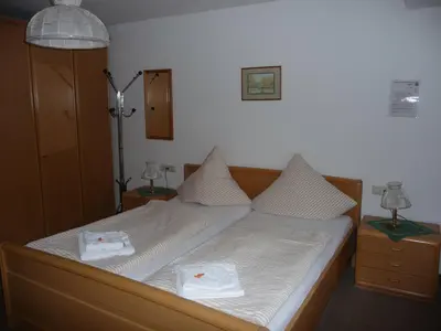 Ein Bett oder Betten in einem Zimmer der Unterkunft Wengerterstube & Gästezimmer Kern