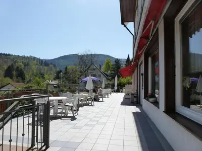 Ein allgemeiner Bergblick oder ein Berglick von des Hotels aus