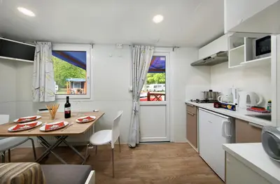 Küche/Küchenzeile in der Unterkunft KNAUS Campingpark Bad Dürkheim