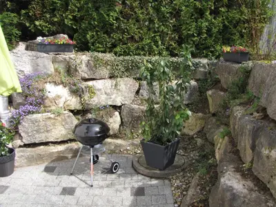Ein Garten an der Unterkunft Gästezimmer in Aspach