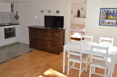 TV/Unterhaltungsangebot in der Unterkunft Panorama-Blick Miltenberg, 3 Pers., zentr., am Main, Terrasse, Bootverleih, P