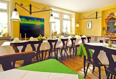 Ein Restaurant oder anderes Speiselokal in der Unterkunft Landgasthaus Römerhof