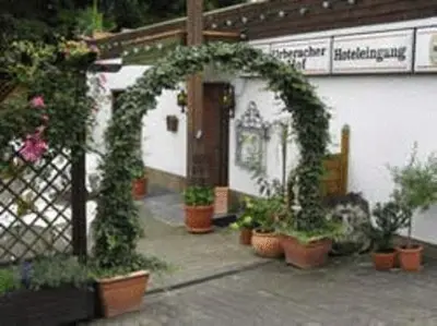 Ein Garten an der Unterkunft Urberacher Hof