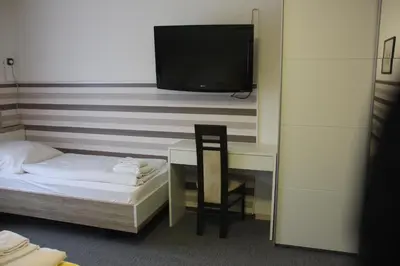 Ein Bett oder Betten in einem Zimmer der Unterkunft Airport-Hotel zum Taubengrund