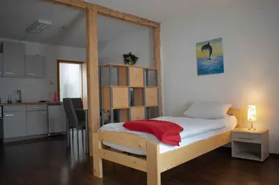 Ein Bett oder Betten in einem Zimmer der Unterkunft Ferienwohnung Gruppenhaus bis 12 Personen