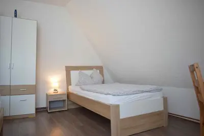 Ein Bett oder Betten in einem Zimmer der Unterkunft Ferienwohnung Gruppenhaus bis 12 Personen