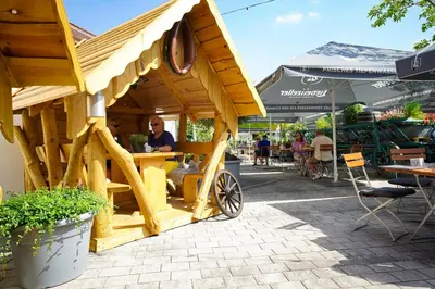 Ein Restaurant oder anderes Speiselokal in der Unterkunft Küffner Hof
