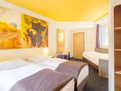Ein Bett oder Betten in einem Zimmer der Unterkunft B&B Hotel Heilbronn