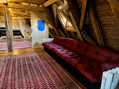 Ein Sitzbereich in der Unterkunft Zum Alten Marstall - Eventscheune für Gruppen tagen - feiern - übernachten