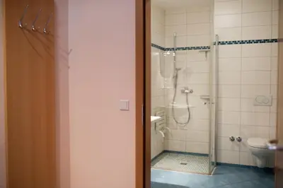 Ein Badezimmer in der Unterkunft Weingut und Gästehaus Wetzler