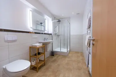 Ein Badezimmer in der Unterkunft Weingut und Gästehaus Wetzler