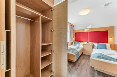 Ein Bett oder Betten in einem Zimmer der Unterkunft Landhotel Schwarzer Adler - Self Check In