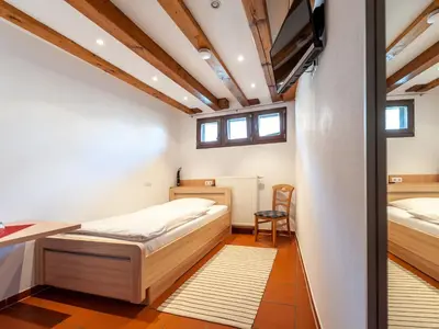 Ein Bett oder Betten in einem Zimmer der Unterkunft Gästezimmer im Weingut Wolf