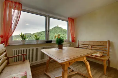 Ein allgemeiner Bergblick oder ein Berglick von der Ferienwohnung aus