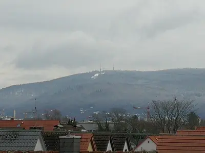 Ein allgemeiner Bergblick oder ein Berglick von der Ferienwohnung aus