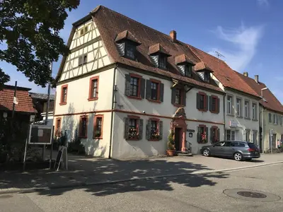 Das Gebäude in dem sich das Gasthaus befindet