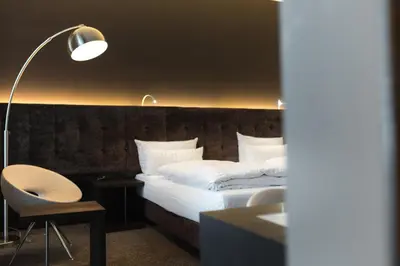 Ein Bett oder Betten in einem Zimmer der Unterkunft SAKS Urban Design Hotel Kaiserslautern