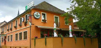 Das Gebäude in dem sich das Gasthaus befindet