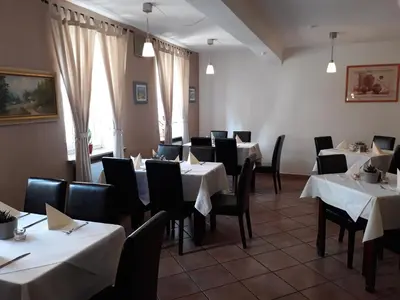 Ein Restaurant oder anderes Speiselokal in der Unterkunft Hotel Restaurant Stern