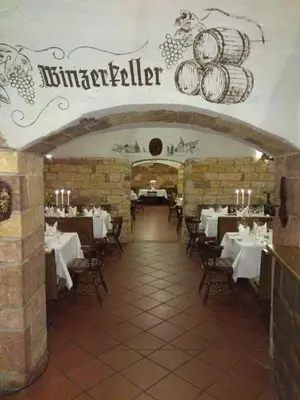 Ein Restaurant oder anderes Speiselokal in der Unterkunft Winzergarten Hotel-Restaurant