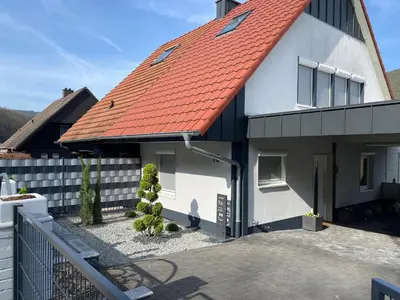 Das Gebäude in dem sich das Ferienhaus befindet