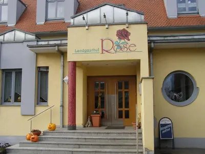 Eine Fassade oder ein Eingang zu LandGASTHOF Rose