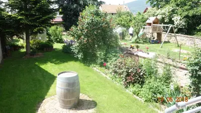 Ein Garten an der Unterkunft Ferienhaus - Kern