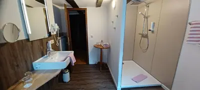 Ein Badezimmer in der Unterkunft Wein-und Gasthof Zipf