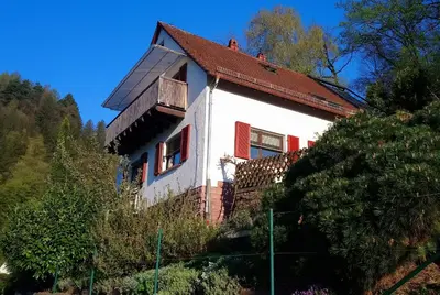 Das Gebäude in dem sich die Ferienwohnung befindet
