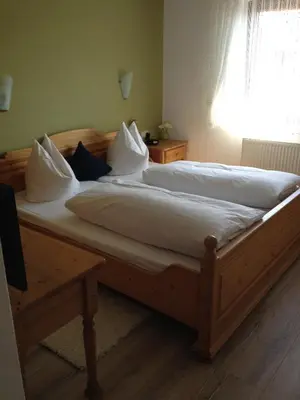 Ein Bett oder Betten in einem Zimmer der Unterkunft Hotel und Restaurant -Gasthaus Zur Pfalz