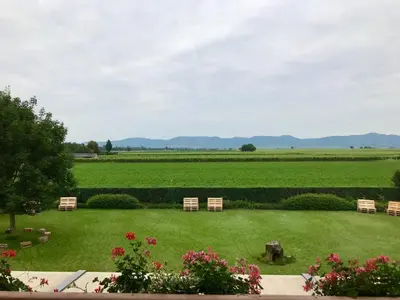 Ein allgemeiner Bergblick oder ein Berglick von des Gasthauses aus