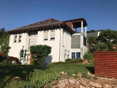 Das Gebäude in dem sich das Privatzimmer befindet