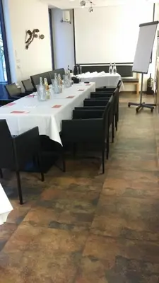 Ein Sitzbereich in der Unterkunft Schlosshotel Bergzaberner Hof
