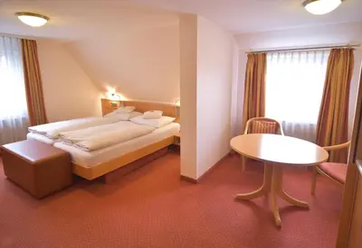 Ein Bett oder Betten in einem Zimmer der Unterkunft Hotel - Restaurant Hirsch