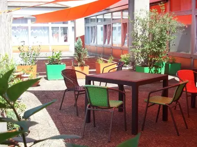 Ein Restaurant oder anderes Speiselokal in der Unterkunft Hostel Gästehaus Kaiserpassage- Ihr Cityhostel