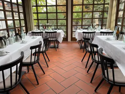 Ein Restaurant oder anderes Speiselokal in der Unterkunft Landhotel Battenheimer Hof