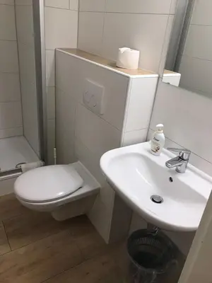 Ein Badezimmer in der Unterkunft Hotel KM