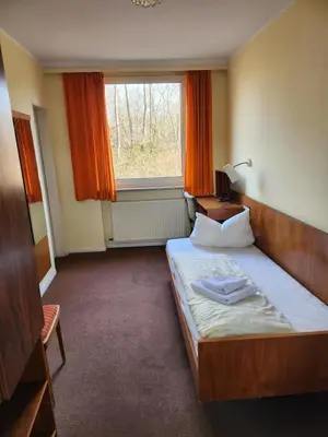Ein Bett oder Betten in einem Zimmer der Unterkunft Autobahn Hotel Pfungstadt Ost