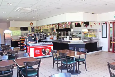 Ein Restaurant oder anderes Speiselokal in der Unterkunft Autobahn Hotel Pfungstadt Ost