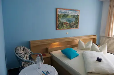 Ein Bett oder Betten in einem Zimmer der Unterkunft Hotel Karlshof