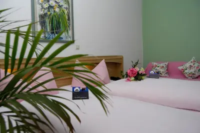 Ein Bett oder Betten in einem Zimmer der Unterkunft Hotel Karlshof