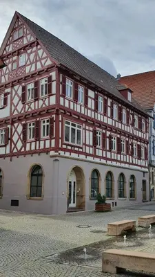 Das Gebäude in dem sich das Privatzimmer befindet