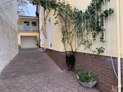 Das Gebäude in dem sich die Ferienwohnung befindet