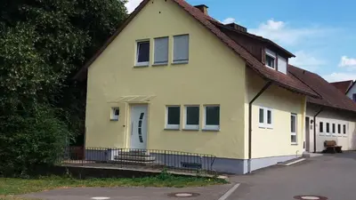 Das Gebäude in dem sich die Ferienwohnung befindet