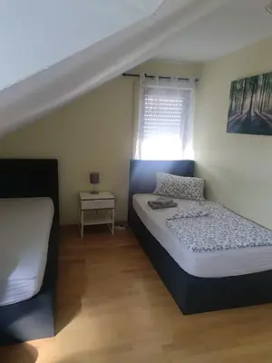 Ein Bett oder Betten in einem Zimmer der Unterkunft Gästehaus Windheim (Karlsruhe-Knielingen 2)