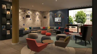 Ein Sitzbereich in der Unterkunft Holiday Inn Express Frankfurt Airport - Raunheim by IHG