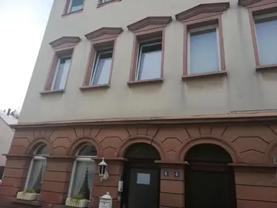 Das Gebäude in dem sich das Privatzimmer befindet