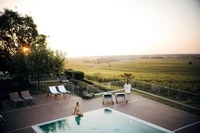 Der Swimmingpool an oder in der Nähe von Hotel Leinsweiler Hof