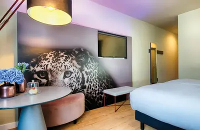 Ein Bett oder Betten in einem Zimmer der Unterkunft NYX Hotel Mannheim by Leonardo Hotels