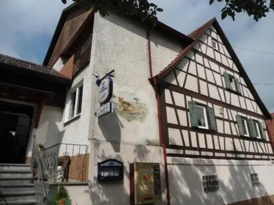 Das Gebäude in dem sich das Gasthaus befindet